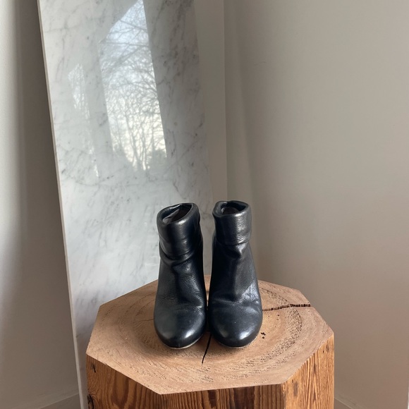 00’s Hugo Boss Ankle Heeled Boots - Picture 2 of 5